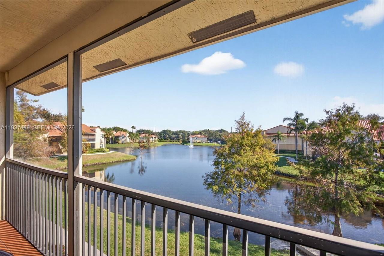 1249 Sw 46th Ave #1416 - Photo 2 of 8