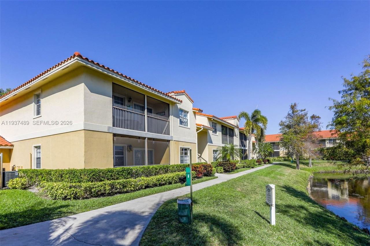 1249 Sw 46th Ave #1416 - Photo 3 of 8