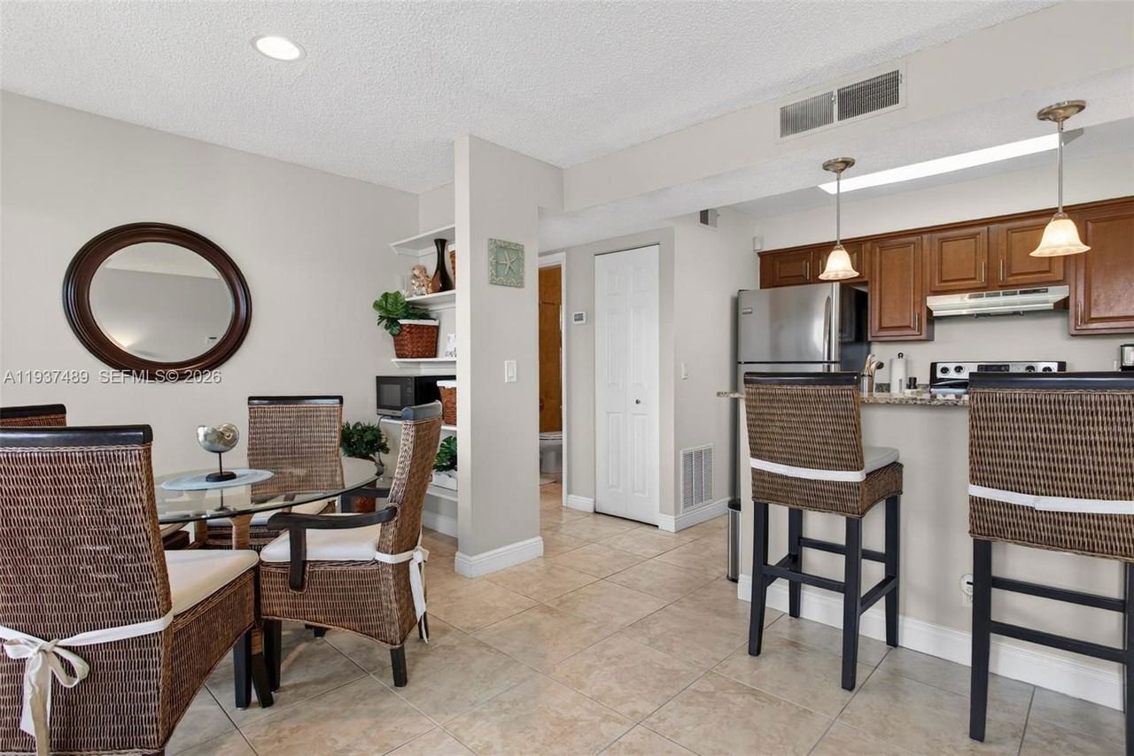 1249 Sw 46th Ave #1416 - Photo 5 of 8