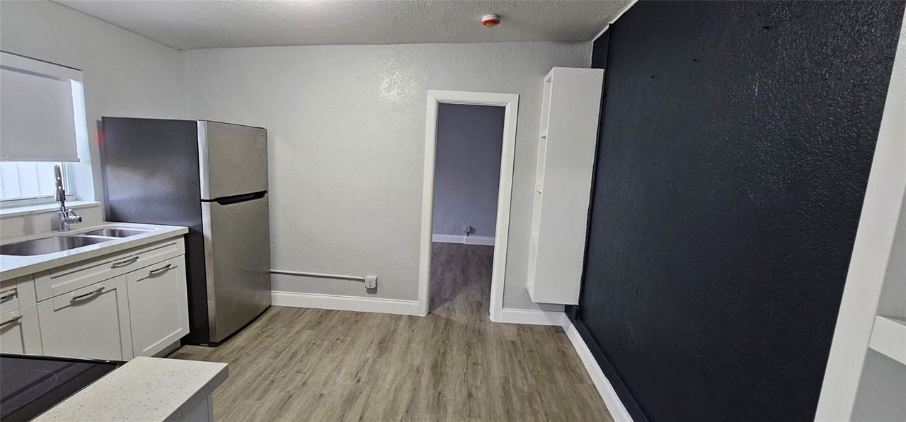 750 Nw 17th Ter #1 - Photo 3 of 8