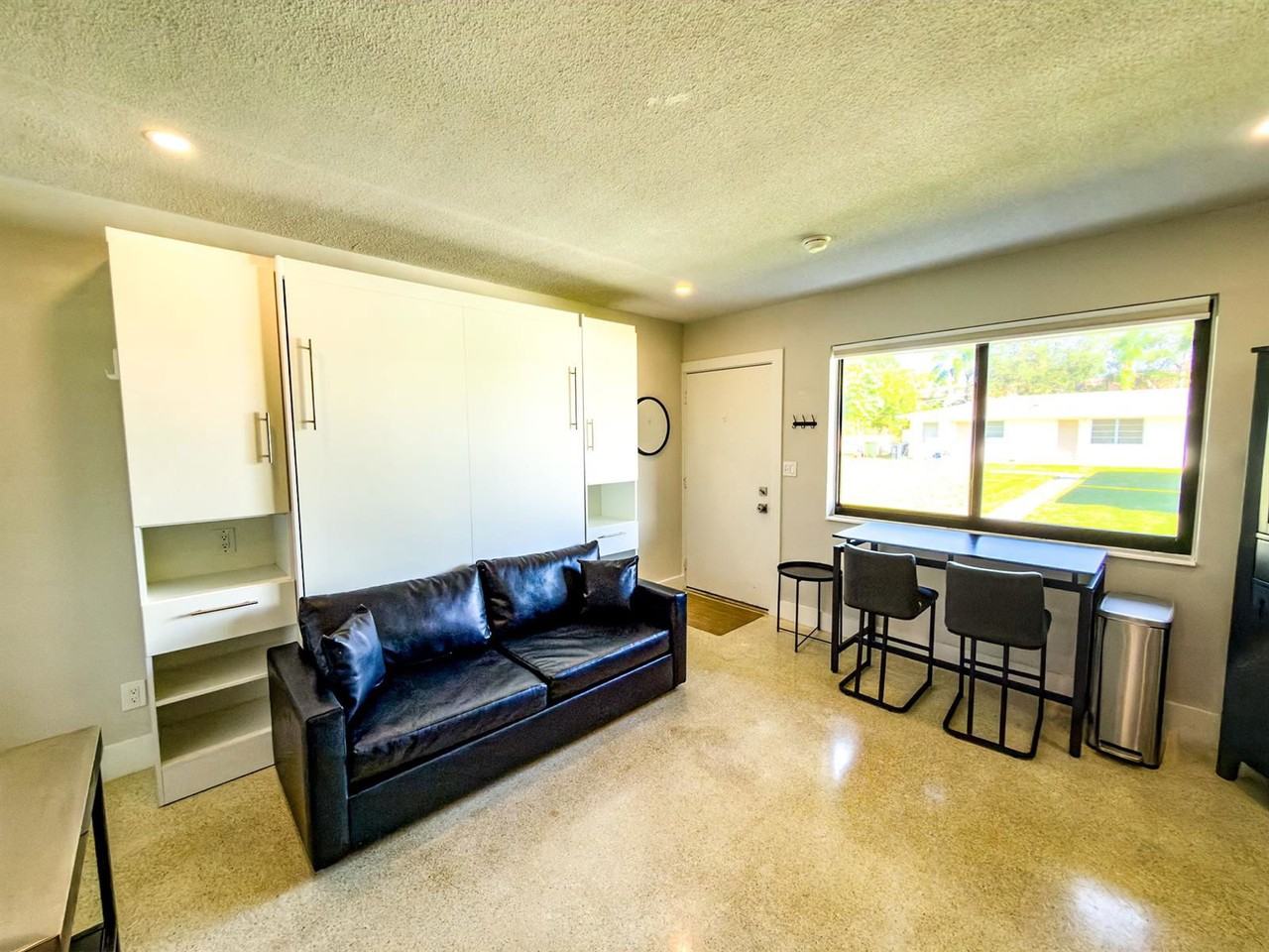 47 Ne 16th Pl #3 - Photo 2 of 8