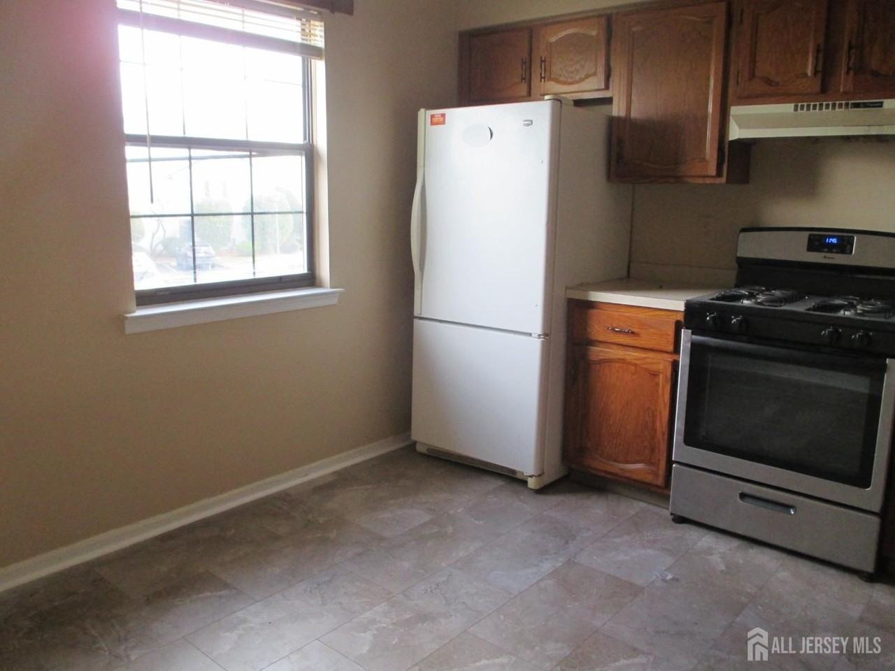 1406 Woodbridge Commons Way - Photo 5 of 23