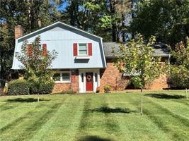 featured image of 182 Woodburn Pl #1