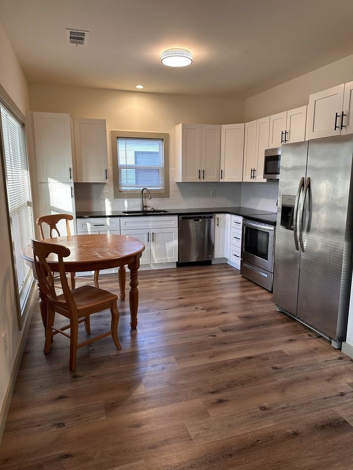 125 Cayuga St #B - Photo 2 of 13