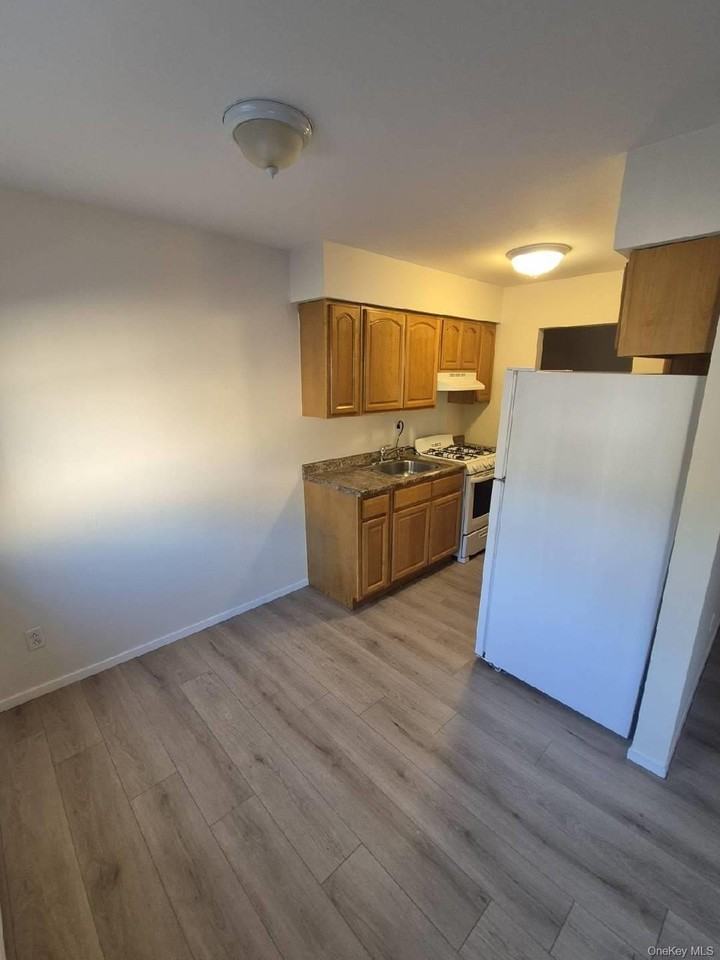 58 S Clinton Ave - Photo 7 of 9