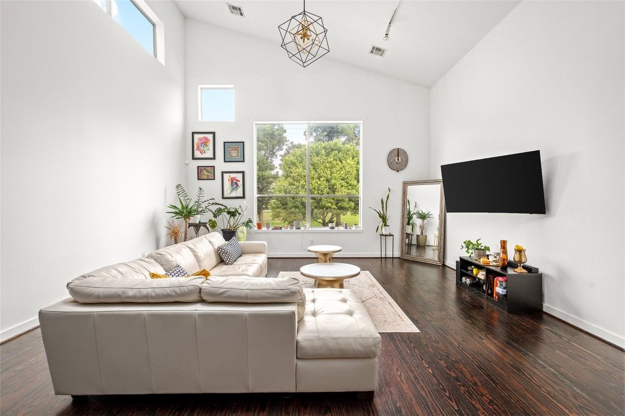 2924 Cline St - Photo 3 of 19