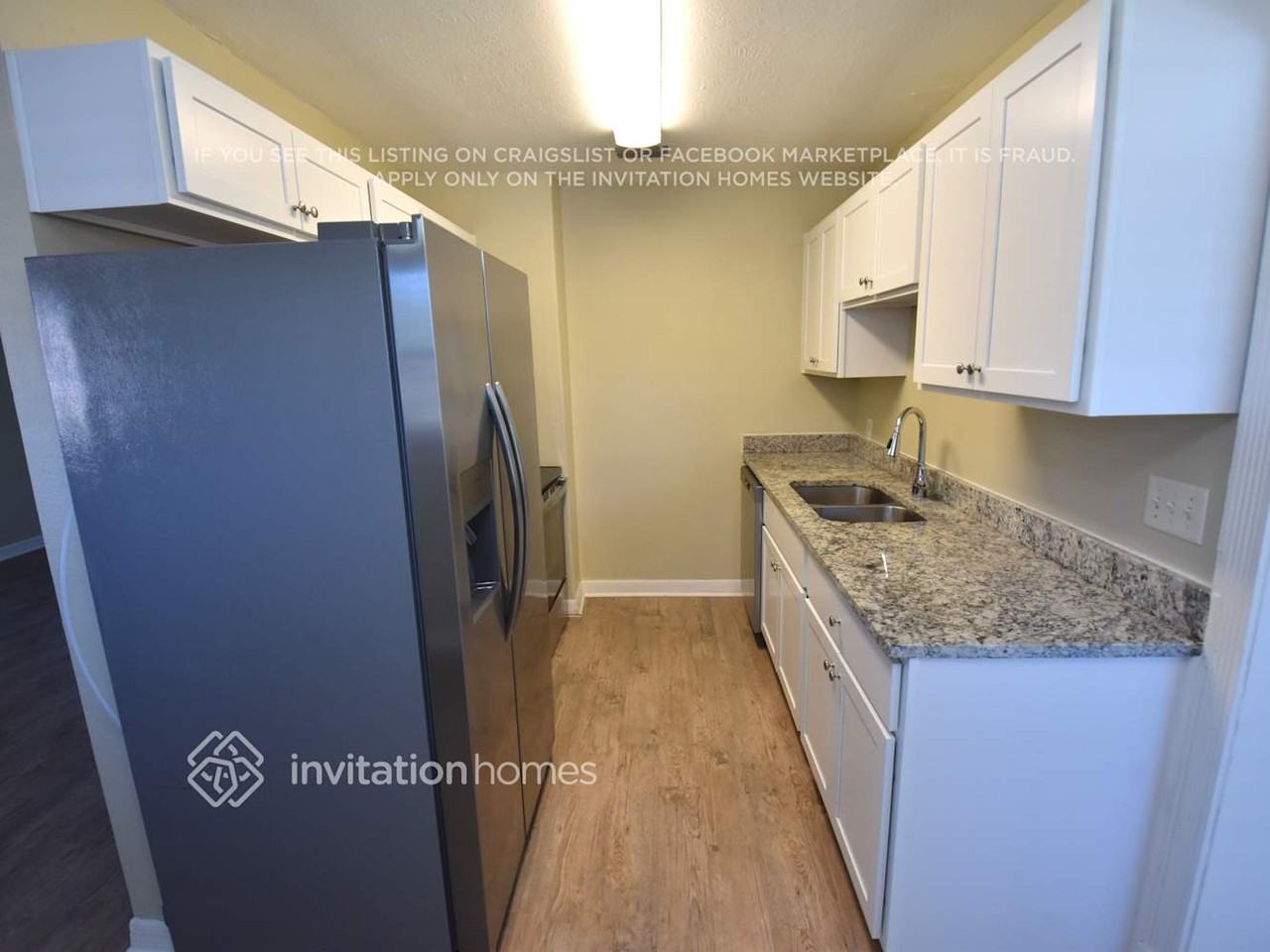 404 Edwin St - Photo 4 of 12