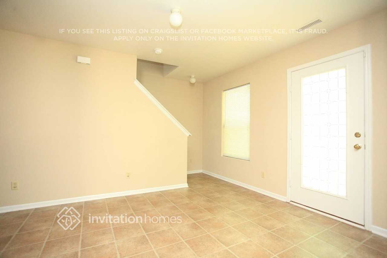 5425 Idlewild Rd N - Photo 5 of 14