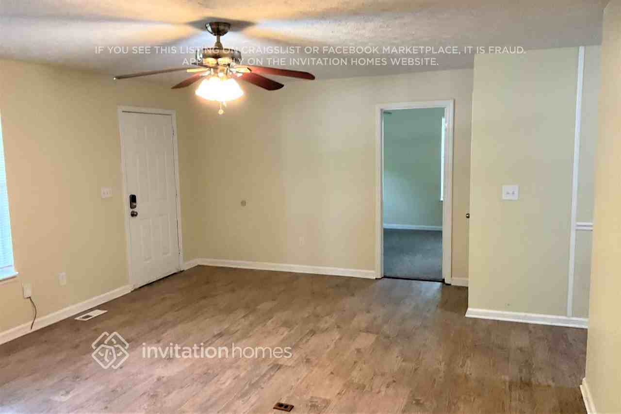 15 Tracey Ln - Photo 3 of 11