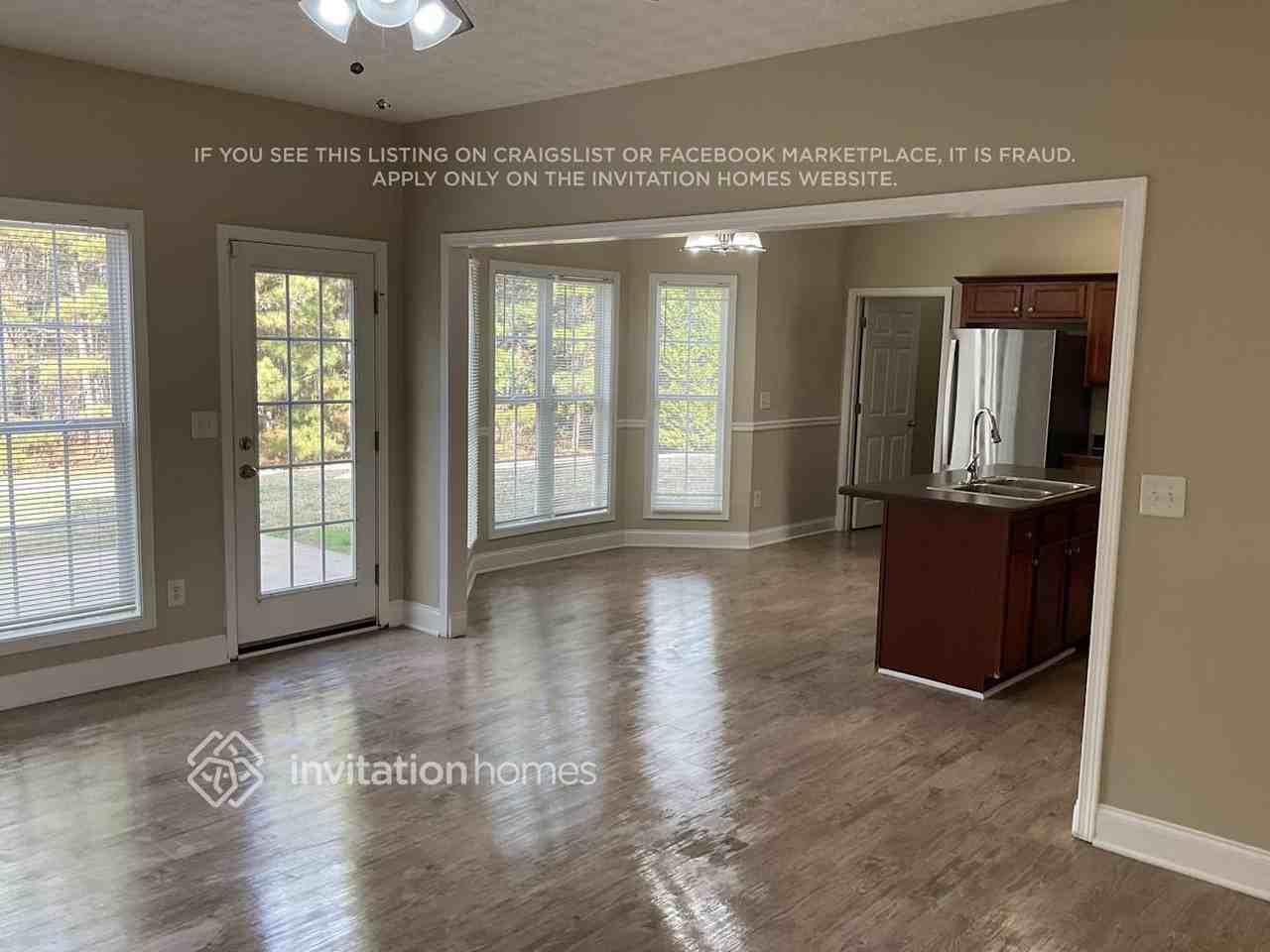 225 Hedgewood Dr - Photo 4 of 15