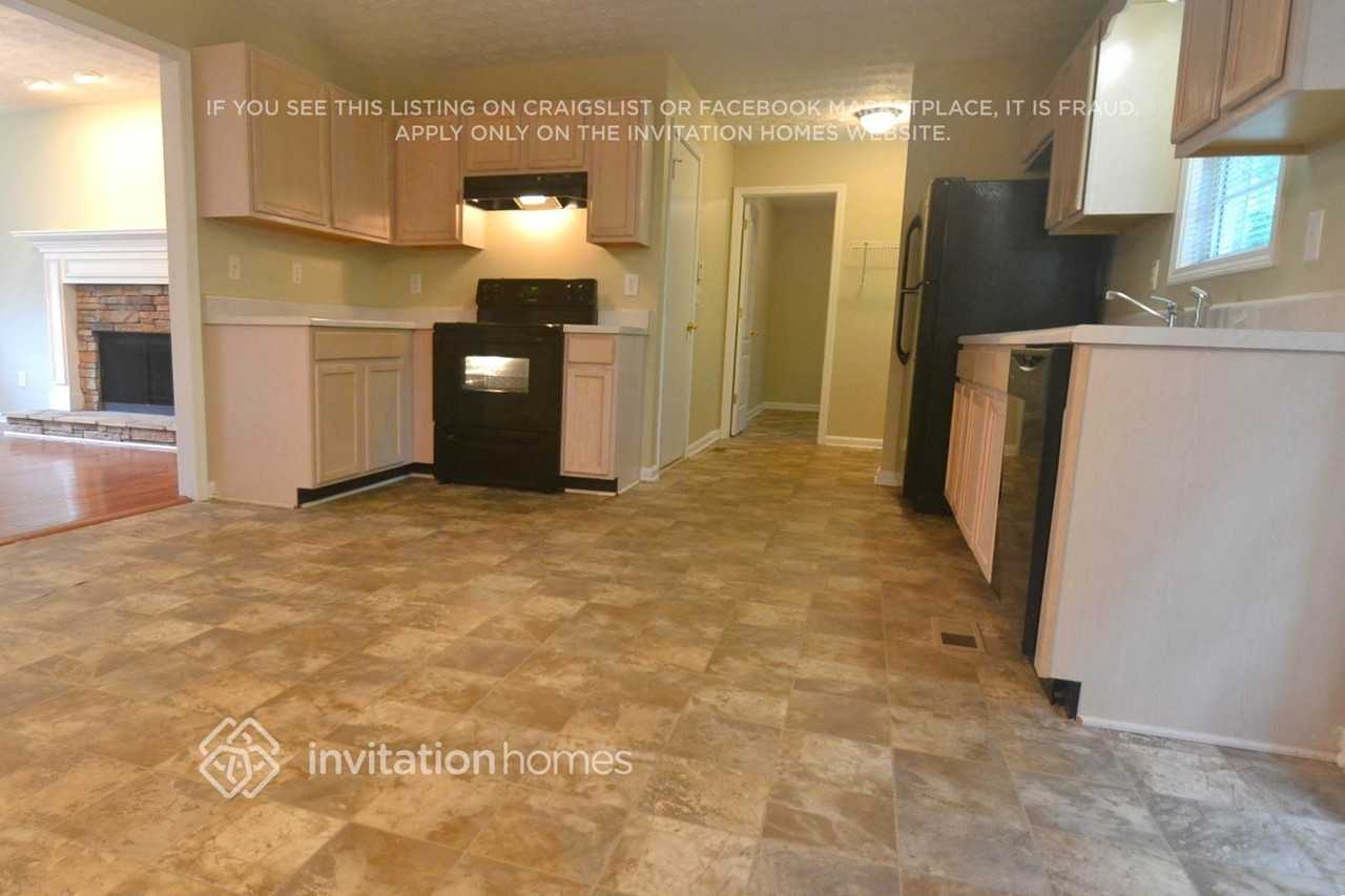 407 Delane Dr - Photo 3 of 13