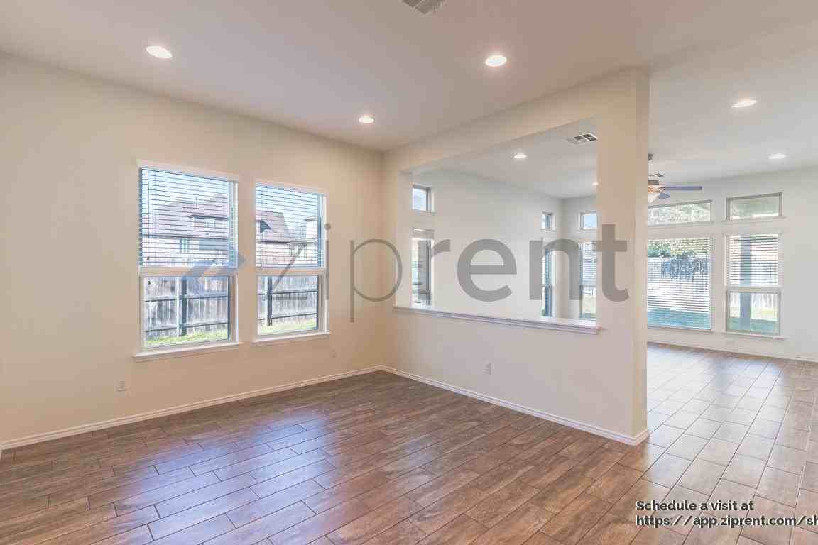 101 Arctic Cir - Photo 2 of 24