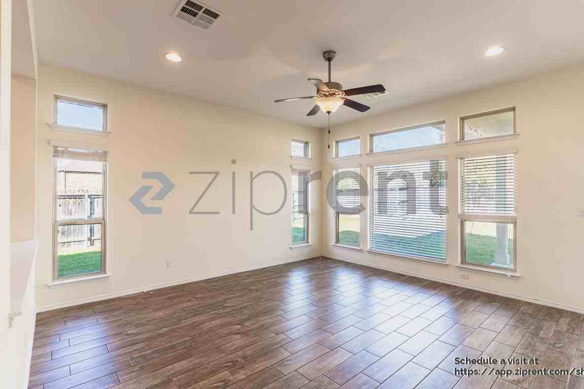 101 Arctic Cir - Photo 4 of 24