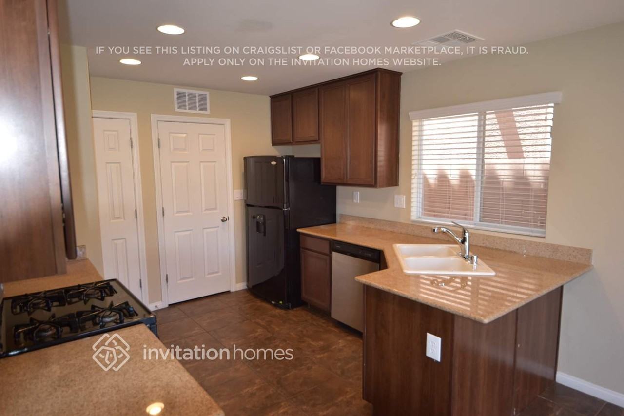 7962 Valladolid Ave - Photo 3 of 15