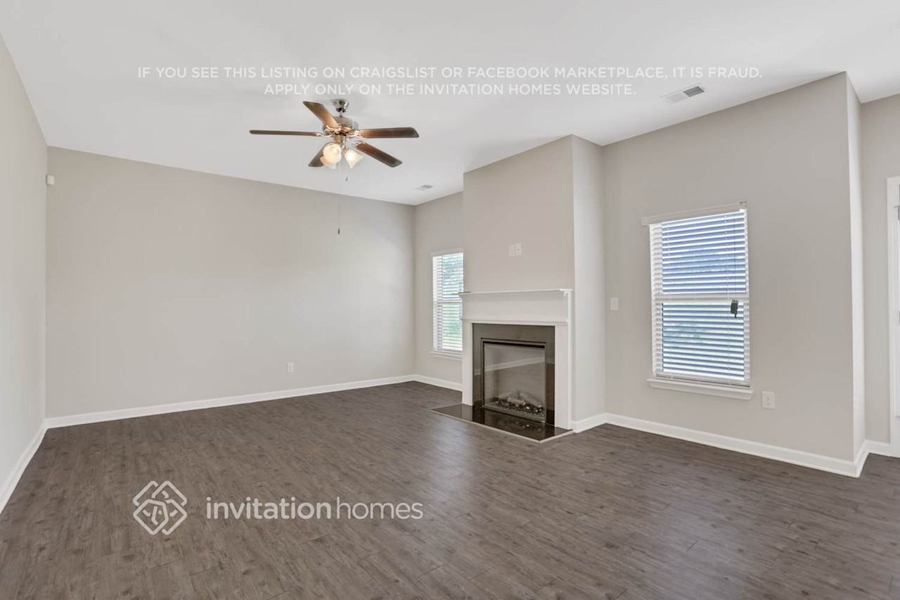 605 Emporia Loop - Photo 2 of 22