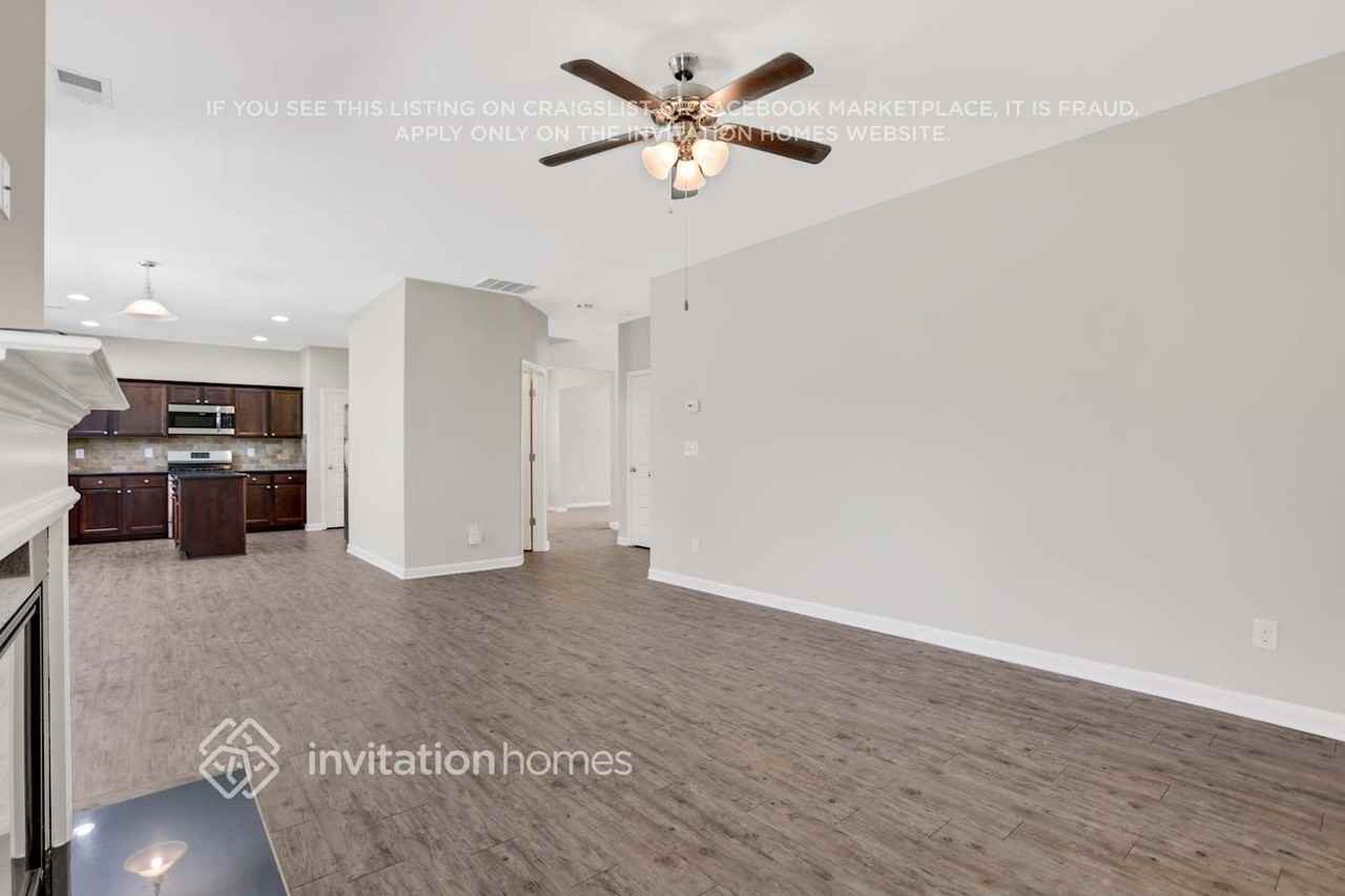 605 Emporia Loop - Photo 3 of 22