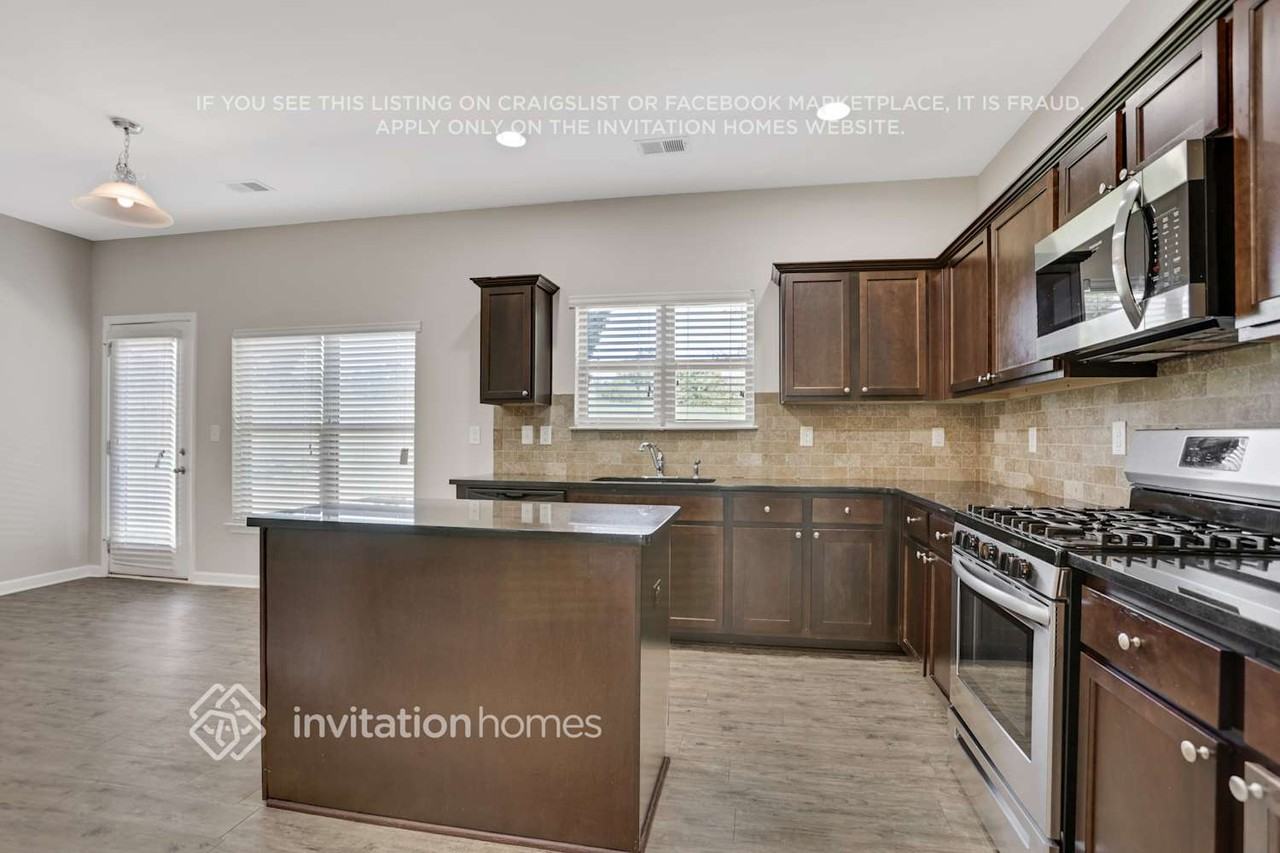 605 Emporia Loop - Photo 5 of 22