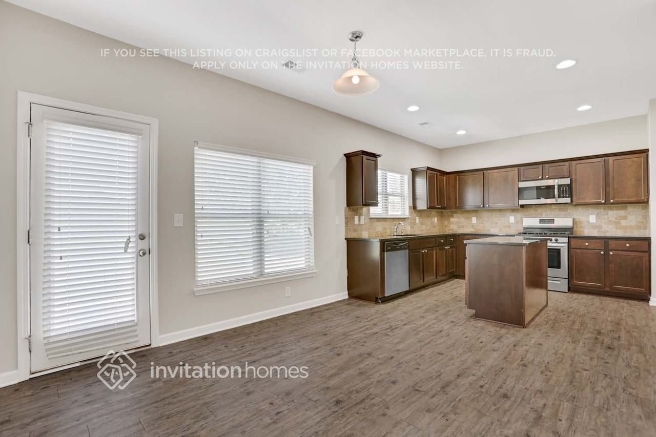 605 Emporia Loop - Photo 7 of 22