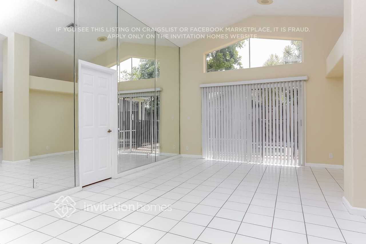 7567 Stirling Bridge Blvd N - Photo 4 of 21