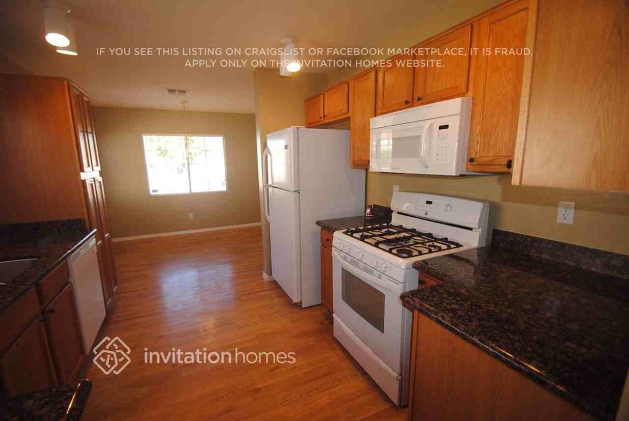 12437 W Willow Ave - Photo 4 of 10