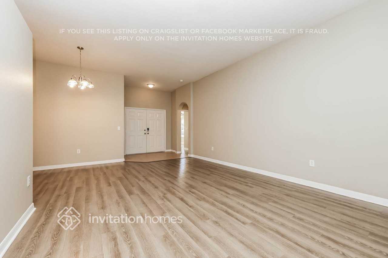 7128 Royal George Ct - Photo 4 of 17