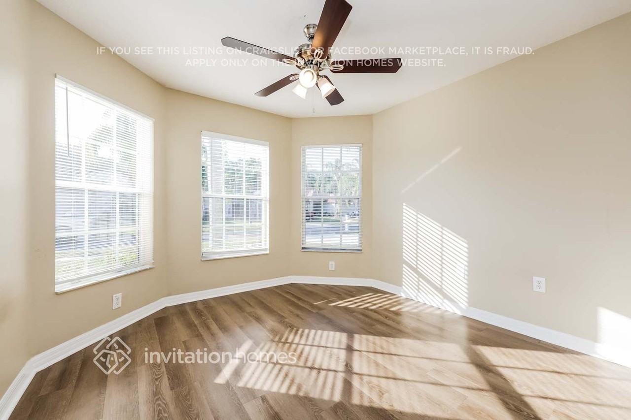 7128 Royal George Ct - Photo 5 of 17