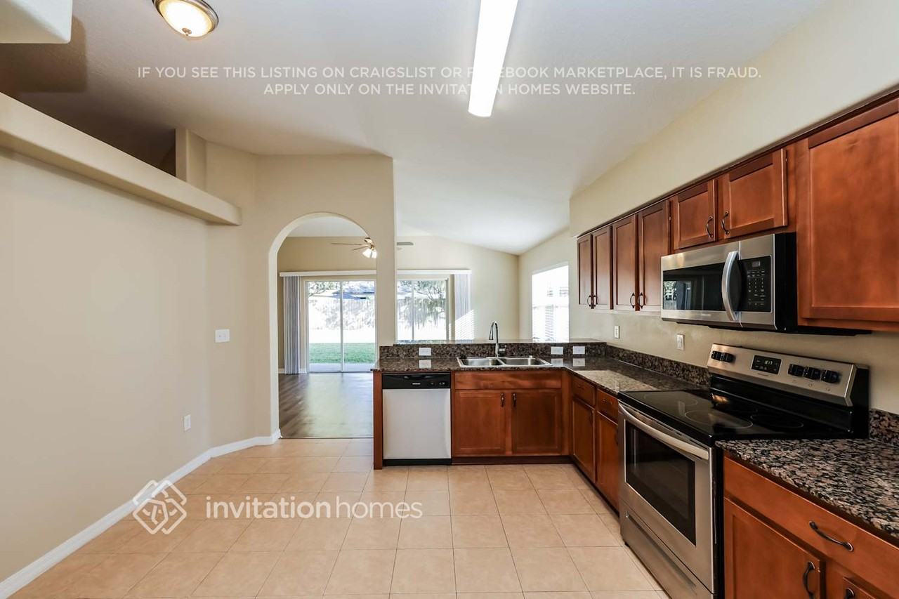 7128 Royal George Ct - Photo 7 of 17