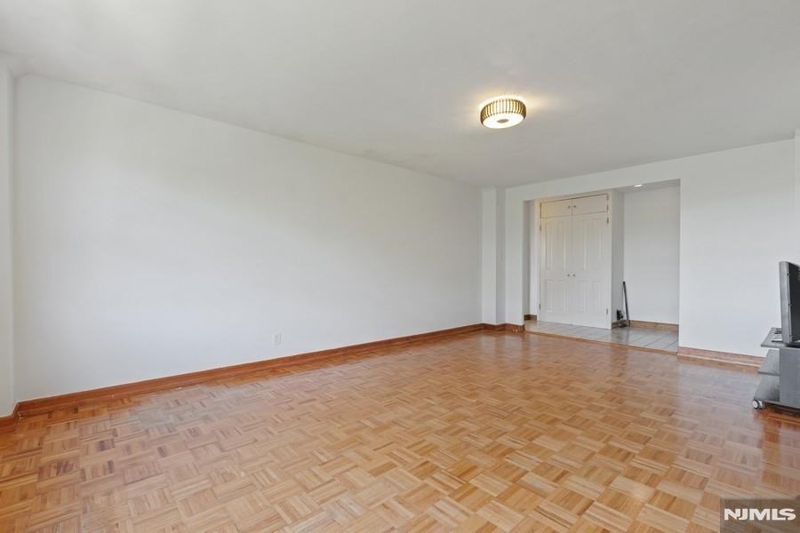 2352 Linwood Avenue #4D - Photo 4 of 21