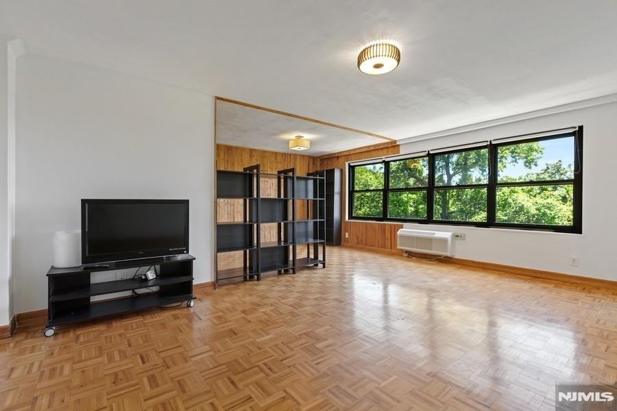 2352 Linwood Avenue #4D - Photo 2 of 21