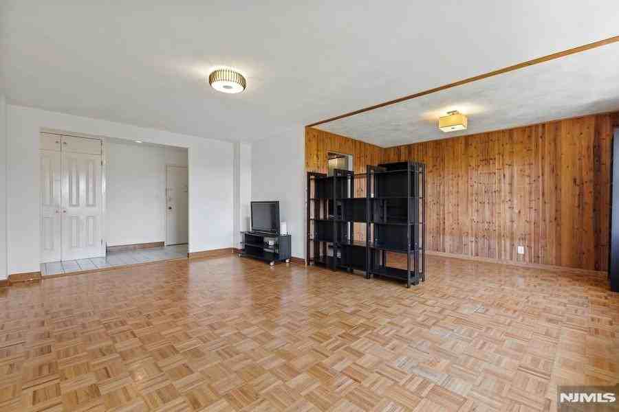 2352 Linwood Avenue #4D - Photo 3 of 21