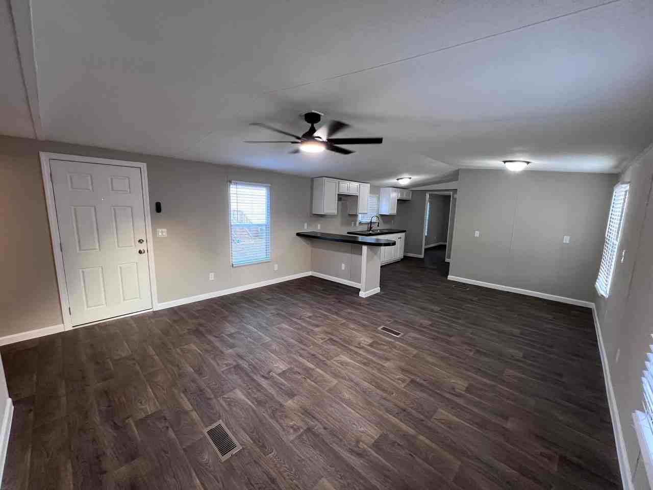 215 Comanche Trl #215 - Photo 4 of 28