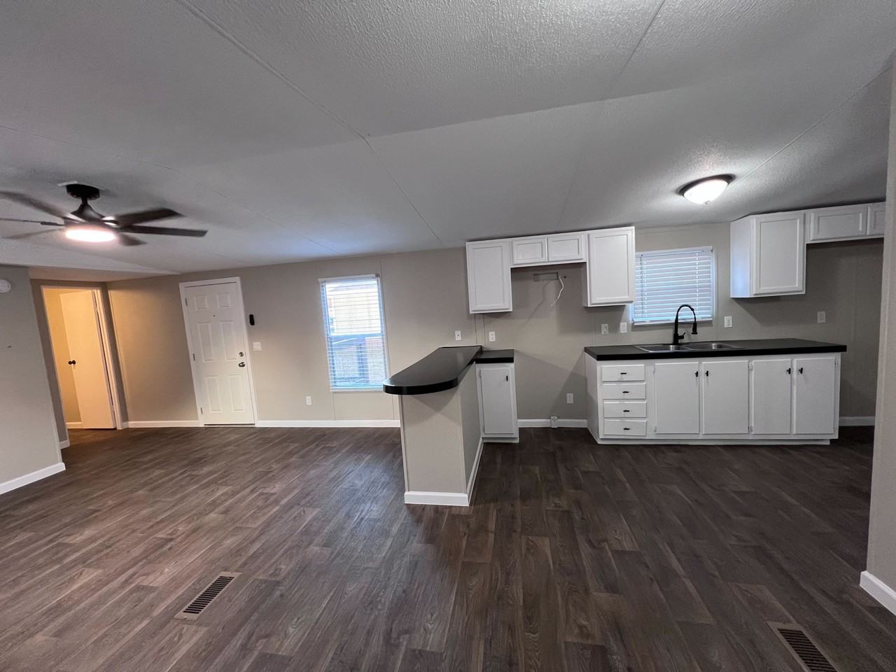 215 Comanche Trl #215 - Photo 6 of 28