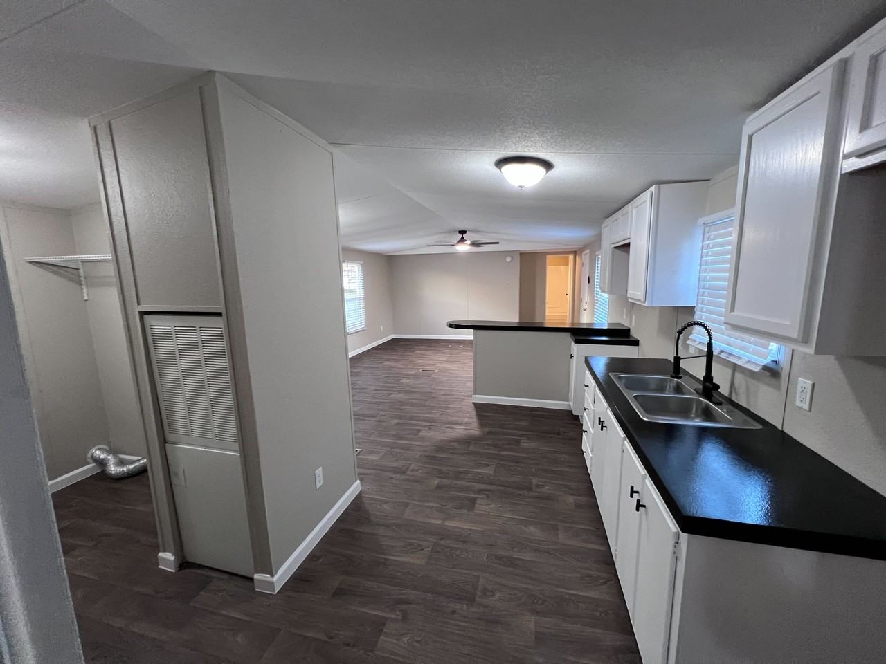 215 Comanche Trl #215 - Photo 7 of 28