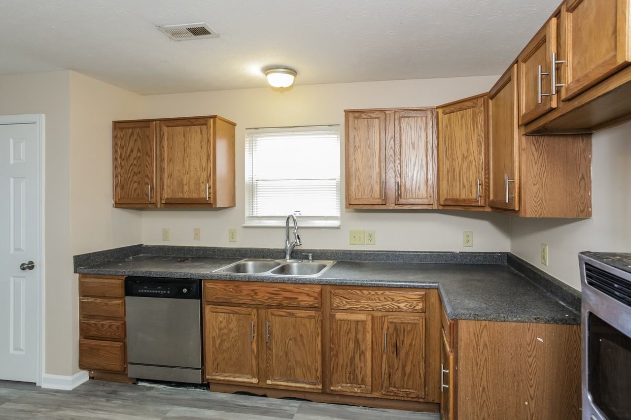 5141 Coloma Ct - Photo 6 of 15