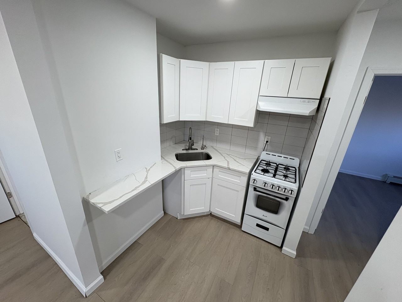 5494 Express Drive South - Photo 4 of 7