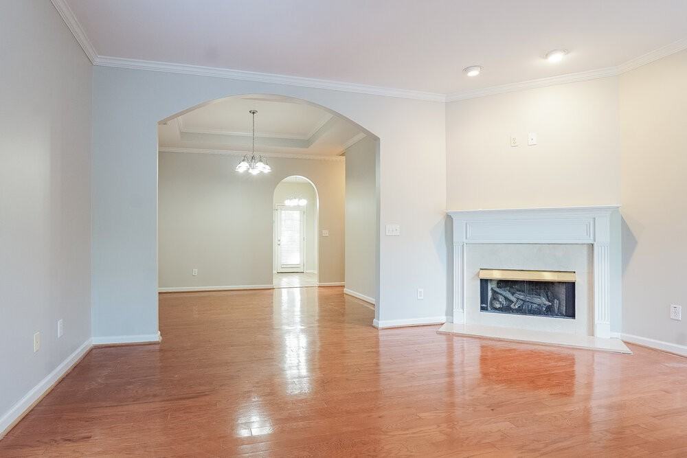 173 Saint Charles Dr - Photo 4 of 16