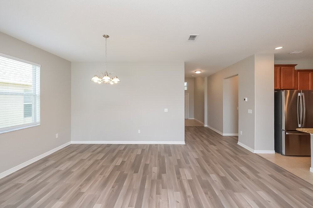 1309 Oak Pond St - Photo 5 of 16