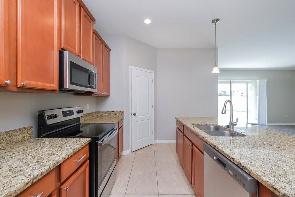 1309 Oak Pond St - Photo 6 of 16