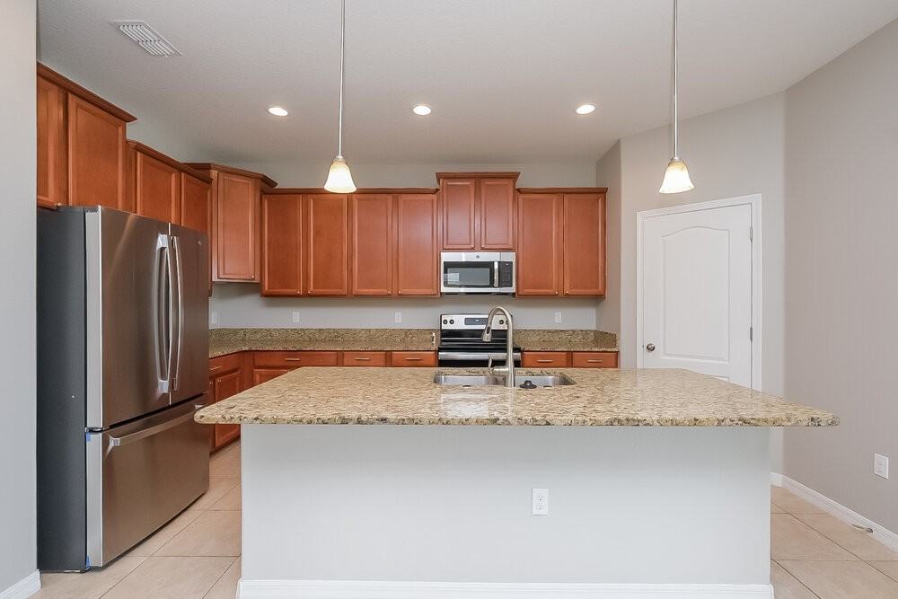 1309 Oak Pond St - Photo 7 of 16