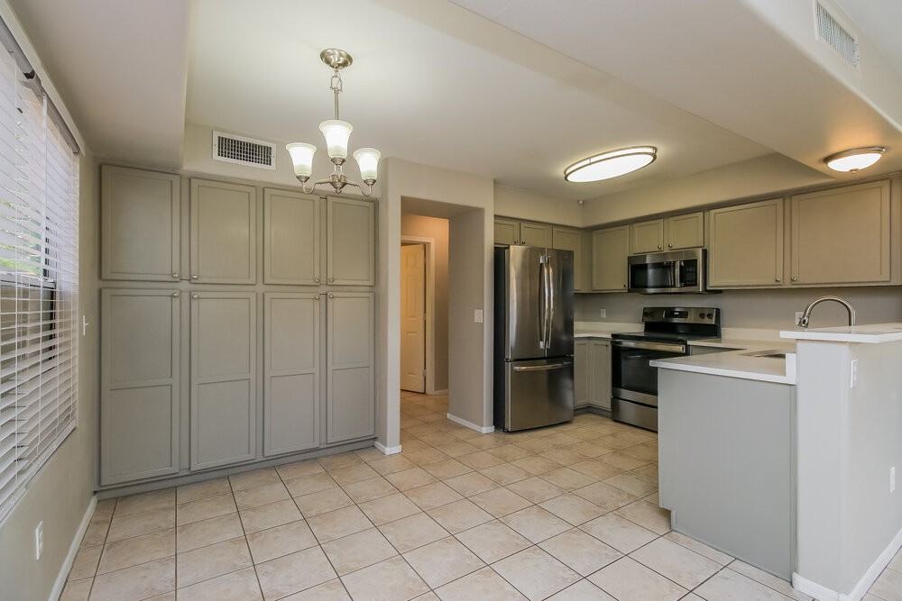 633 S Balboa - Photo 6 of 17