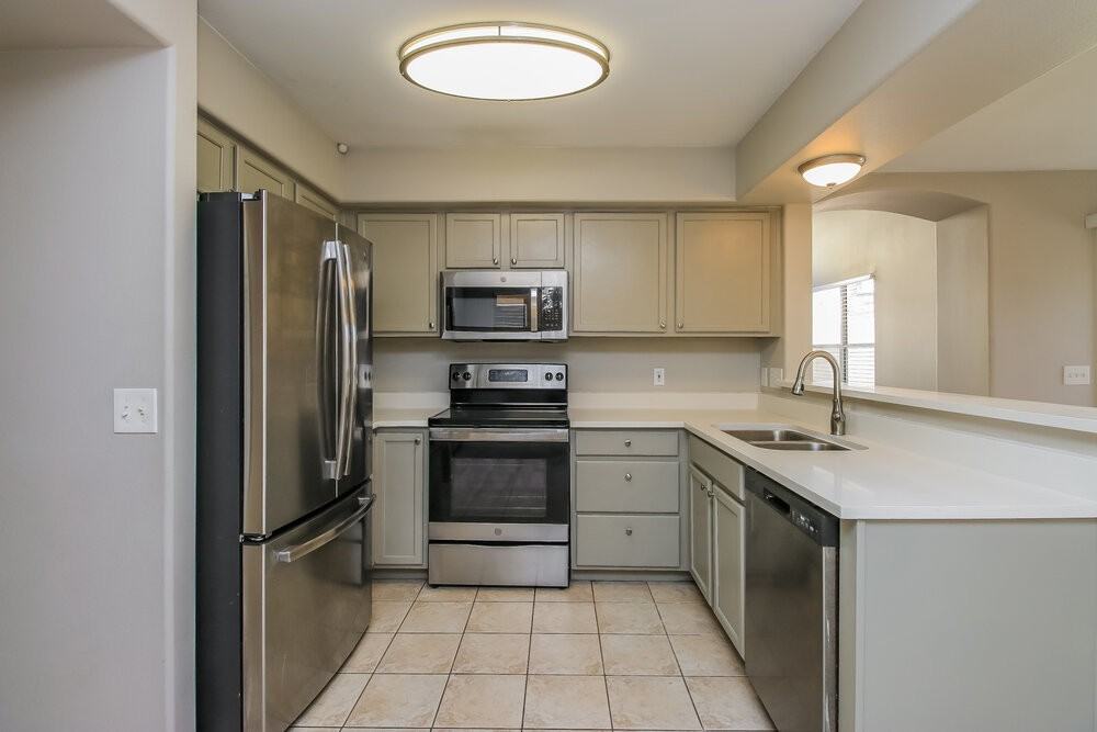 633 S Balboa - Photo 7 of 17