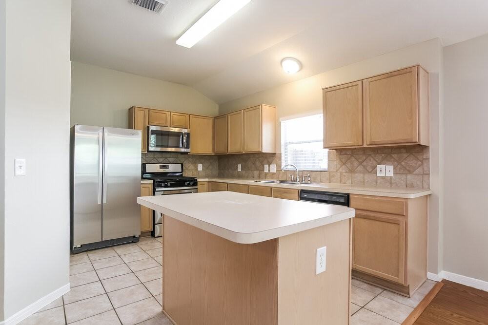 614 Cypresswood Trce - Photo 4 of 14