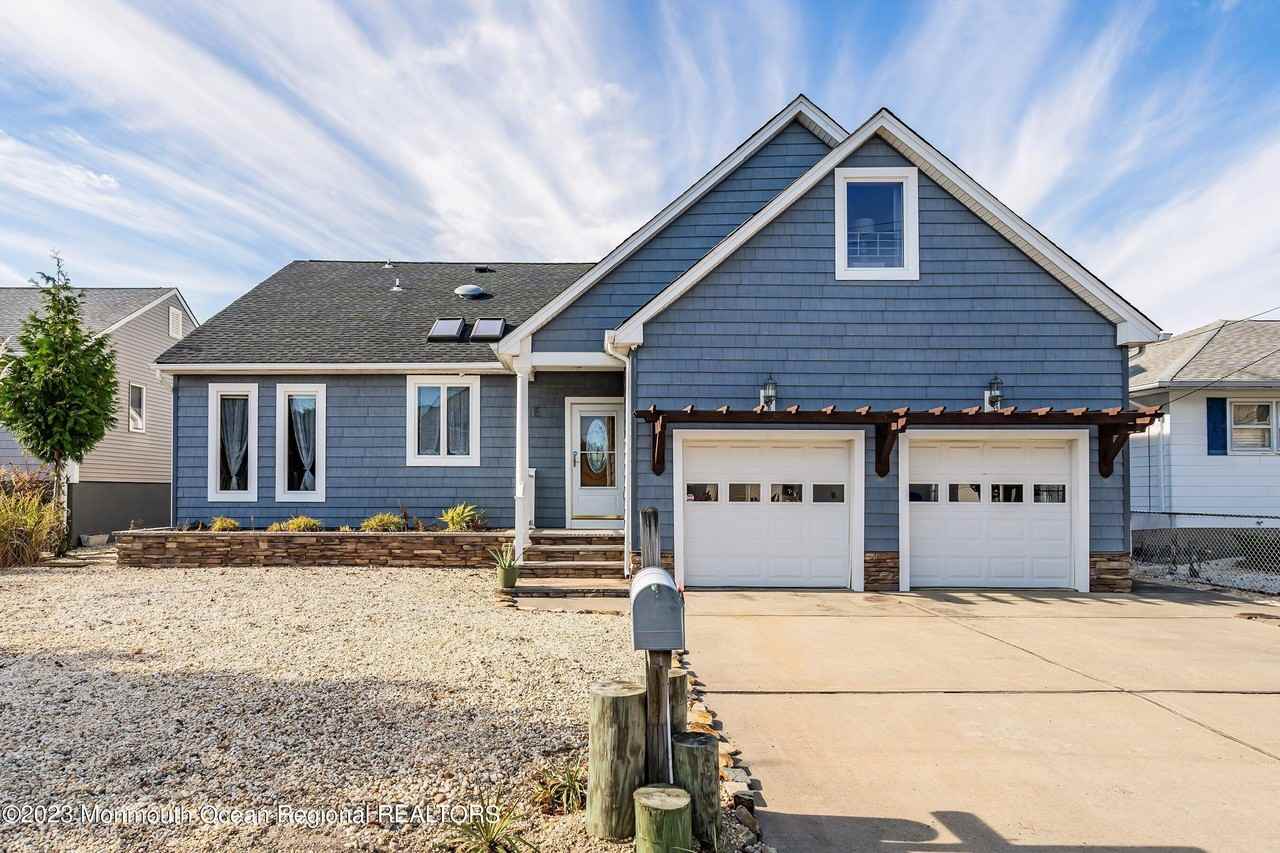 18 Halsey Dr - Photo 2 of 44