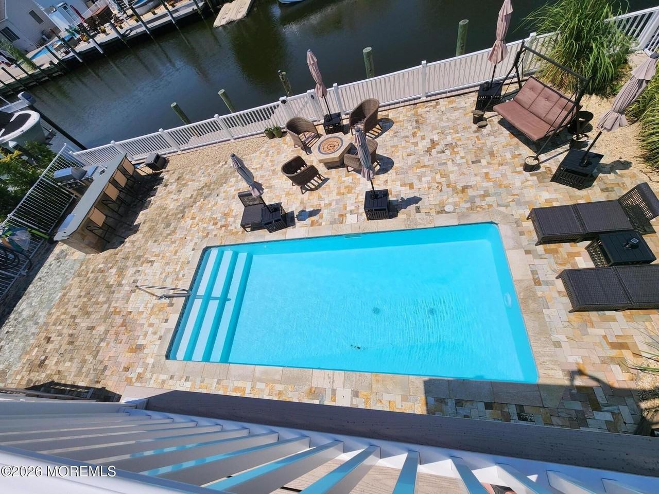 18 Halsey Dr - Photo 3 of 44