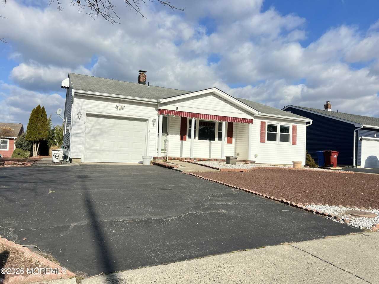 9 Westport Dr - Photo 3 of 47