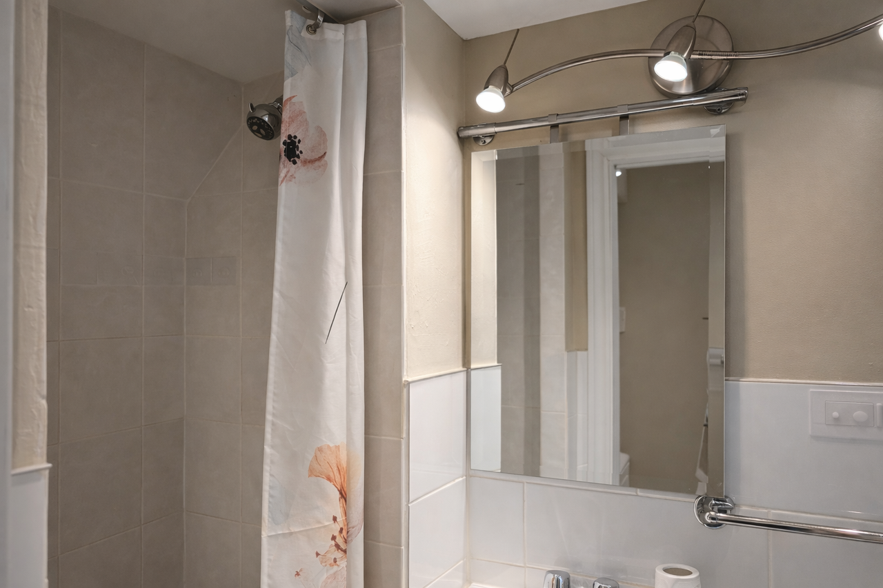 Bathurst St & College St - Photo 7 of 10