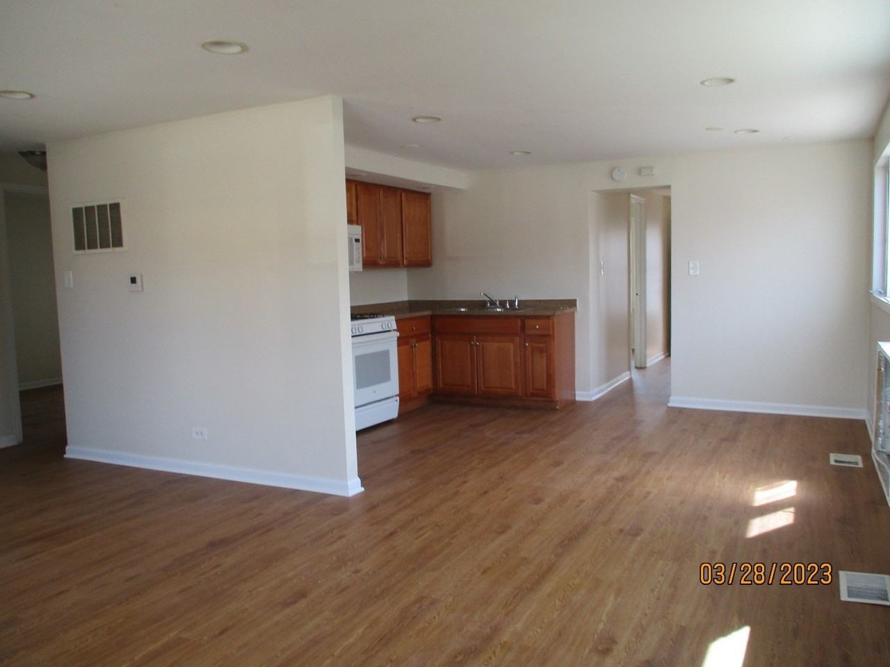 4215 W 87th St - Photo 3 of 14