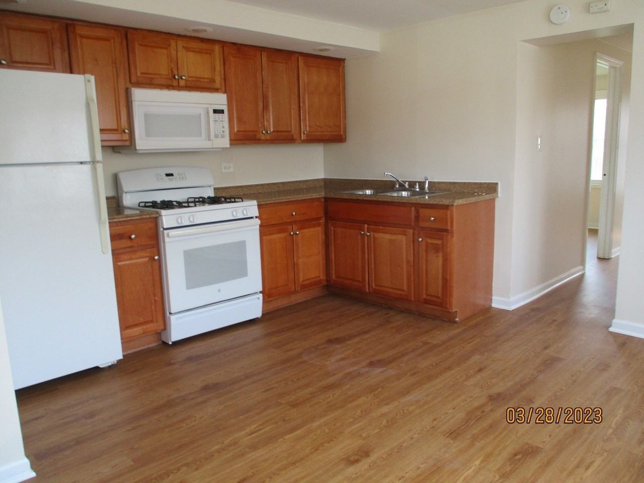 4215 W 87th St - Photo 4 of 14