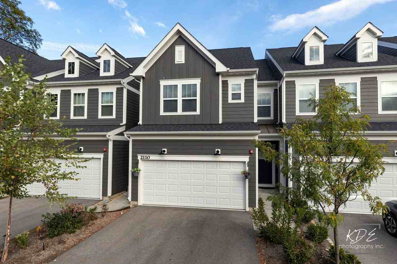 2110 Weatherbee Ln - Photo 2 of 34