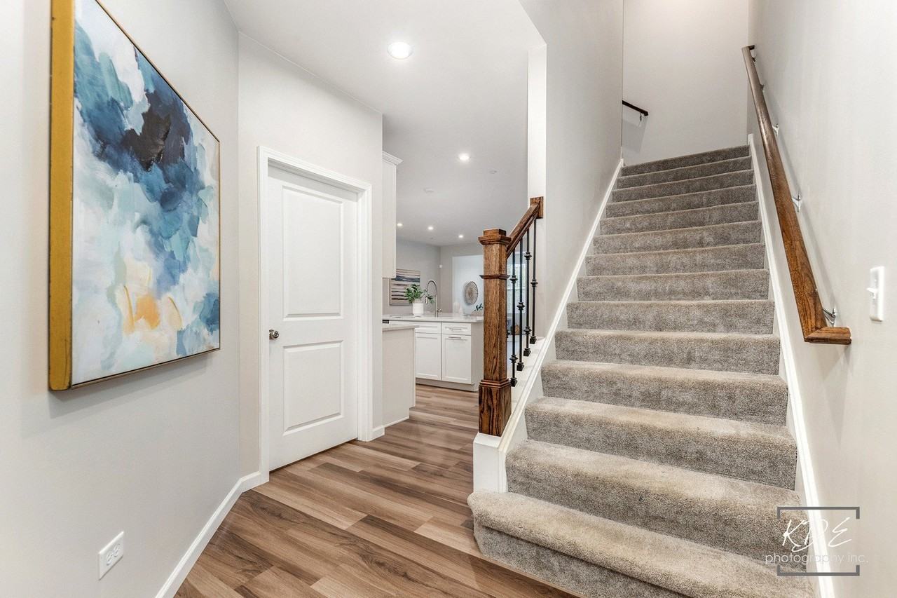 2110 Weatherbee Ln - Photo 3 of 34